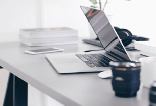 laptop-on-table